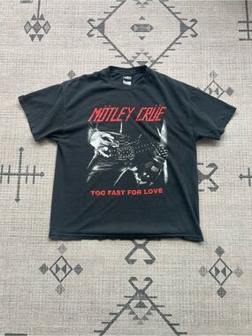 Vintage 2001 Mötley Crüe Tee Shirt “Too Fast For Love”